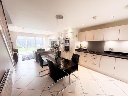 Kitchen/Dining Area