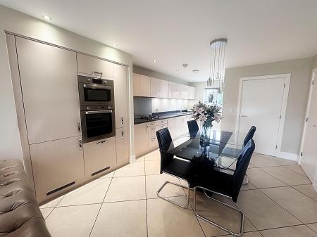 Kitchen/Dining Area