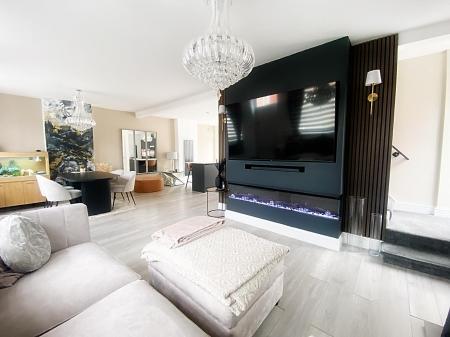 Lounge/ Dining Area
