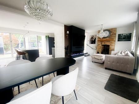Lounge/ Dining Area