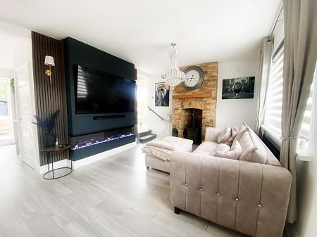 Lounge/ Dining Area