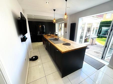 Kitchen/Dining Area