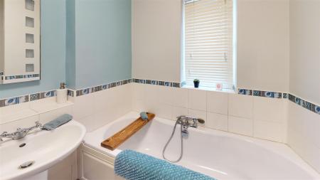 Meadow-Croft-Bathroom 2.jpg