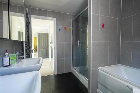 EN-SUITE