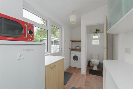 UTILITY ROOM & WC