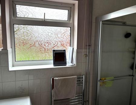 GROUND FLOOR SHOWER ROOM