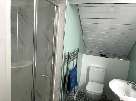 2ND FLOOR EN-SUITE