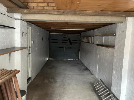 TANDEM GARAGE