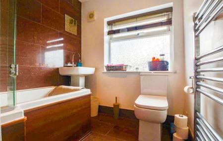 FAMILY BATHROOM