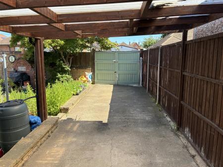 DRIVE/CARPORT