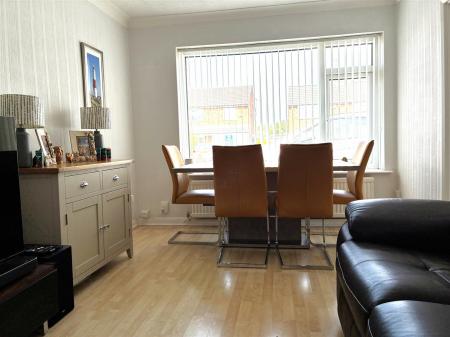 LOUNGE/DINER