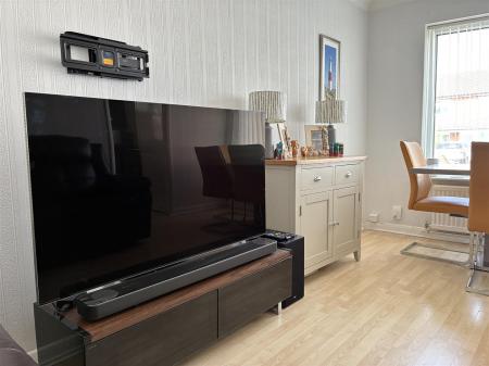 LOUNGE/DINER