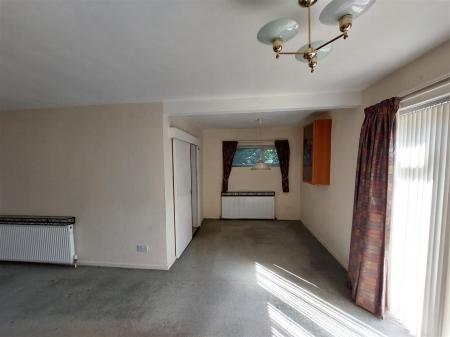 LOUNGE/DINING ROOM