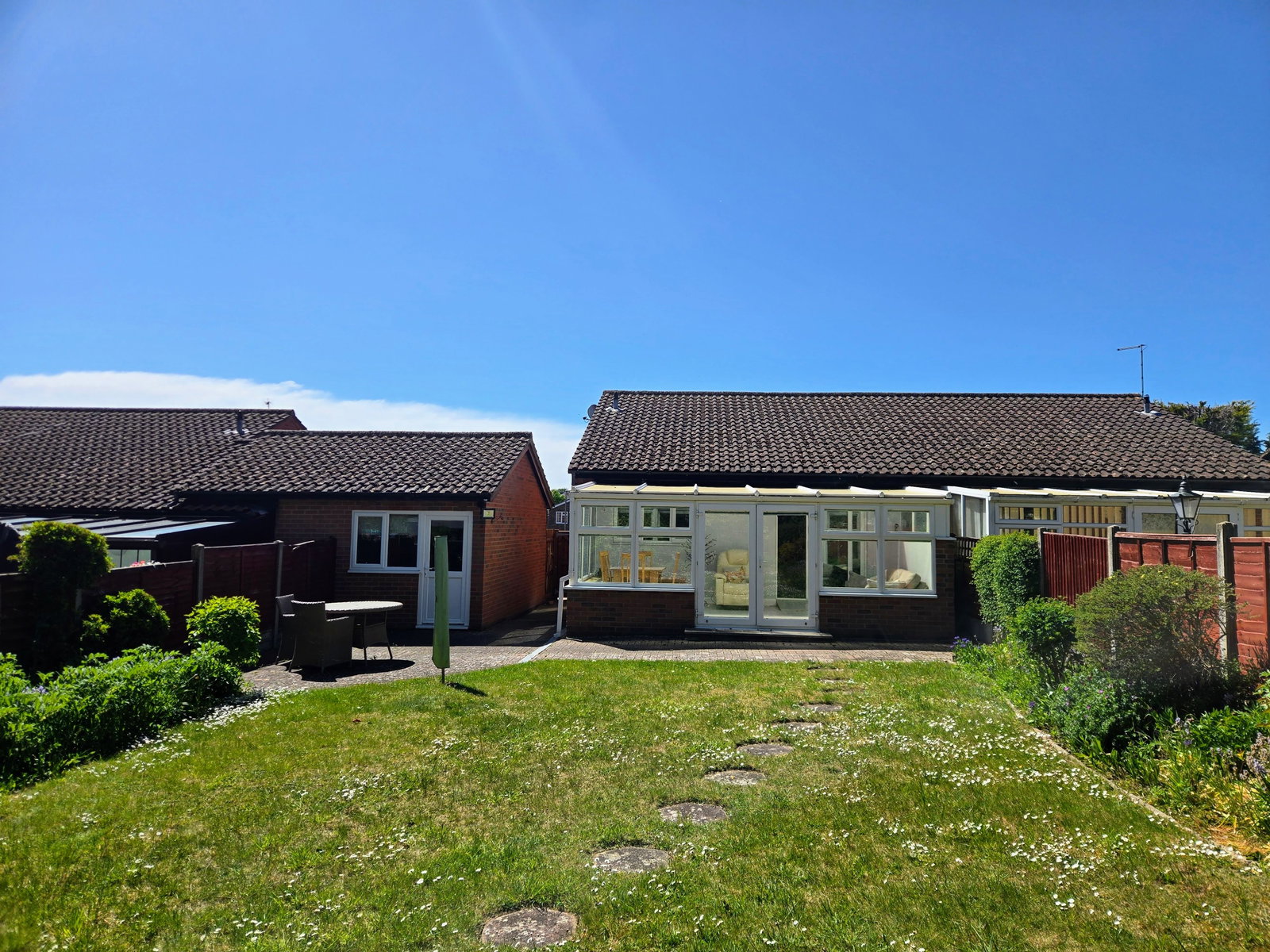 Image for CHAIN FREE 2 bedroom bungalow - St Johns, Puckeridge, Herts