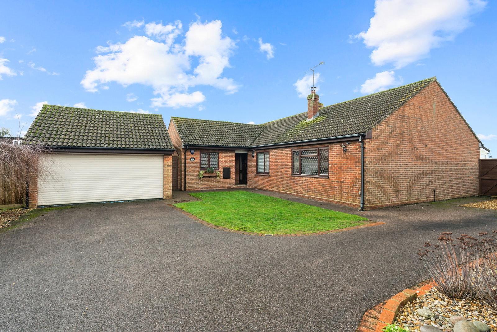 Image for Little Henleys, Hunsdon