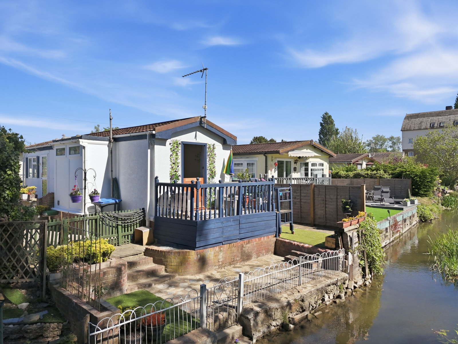 Image for Park Home, Roydon : Full Time Residence