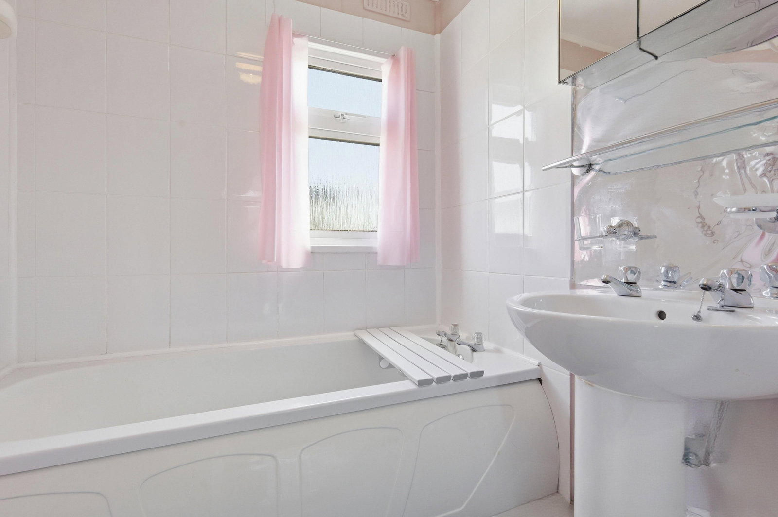 Image for Park Home, Roydon : Full Time Residence