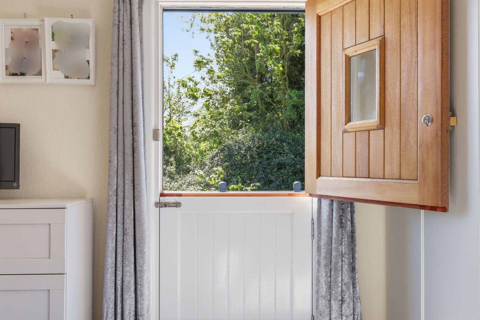 Image for Park Home, Roydon : Full Time Residence
