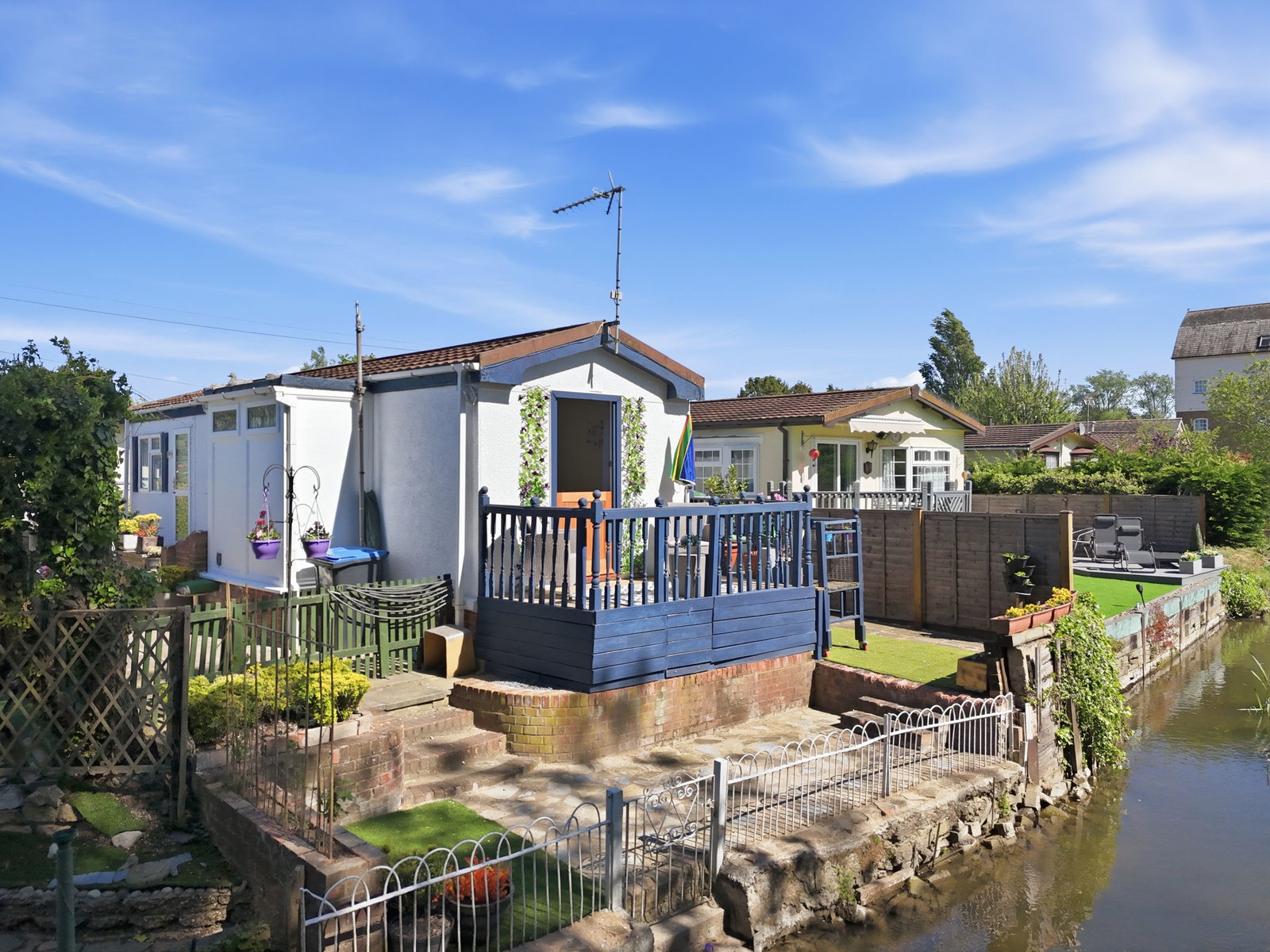 Image for Park Home, Roydon : Full Time Residence