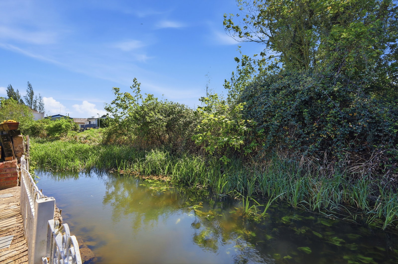 Image for Park Home, Roydon : Full Time Residence