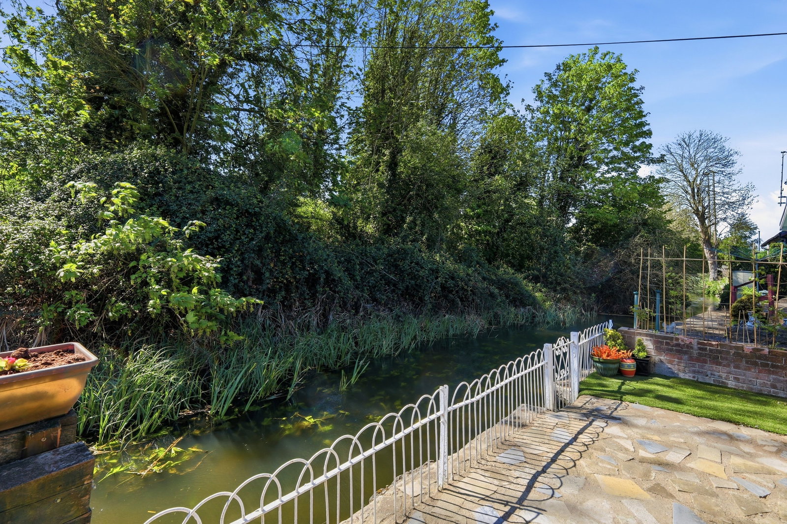 Image for Park Home, Roydon : Full Time Residence
