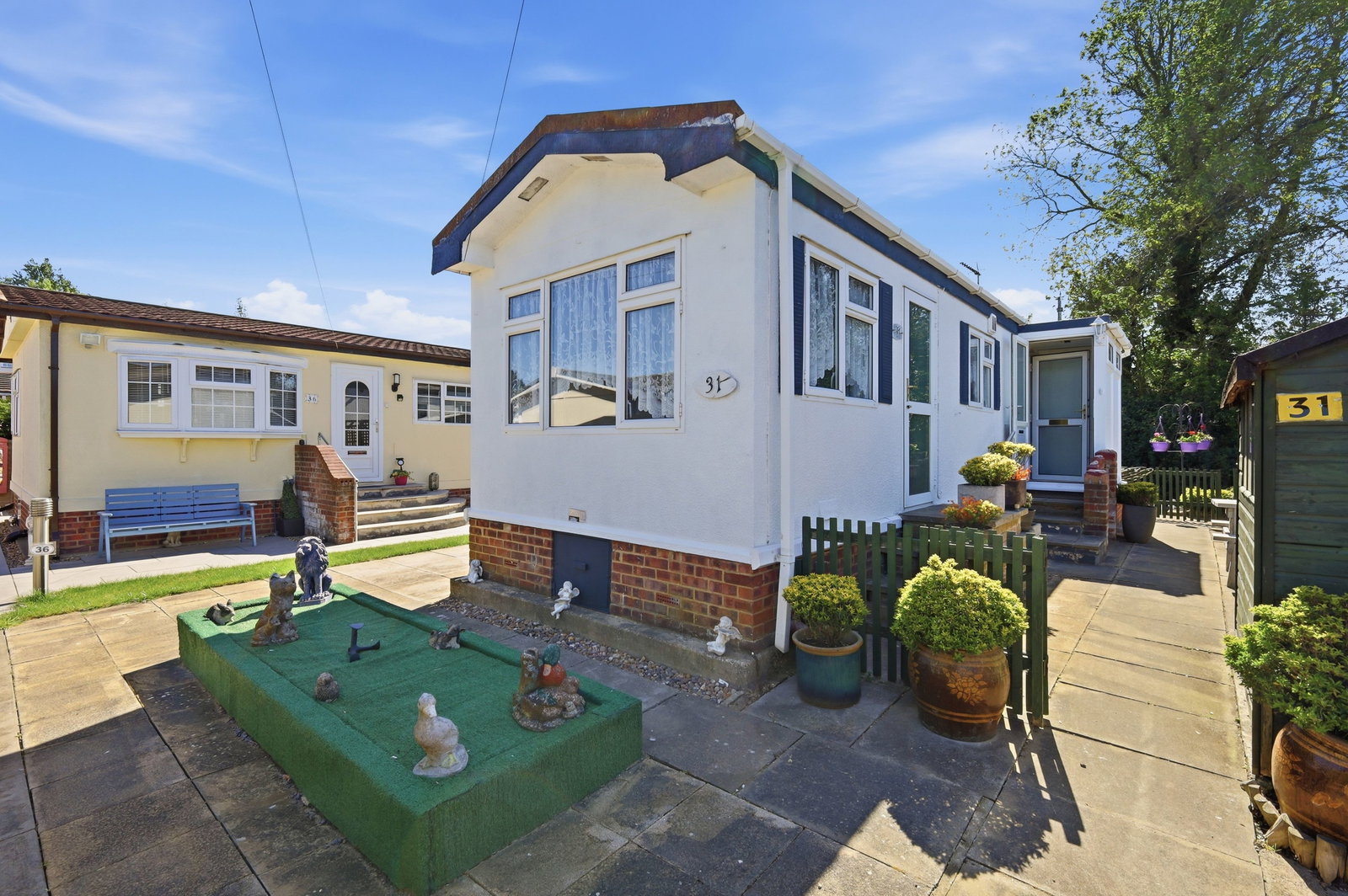 Image for Park Home, Roydon : Full Time Residence