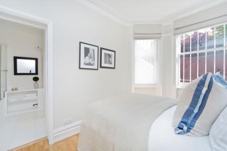 en-suite bathroom arkwright road Hamsptead ID43358