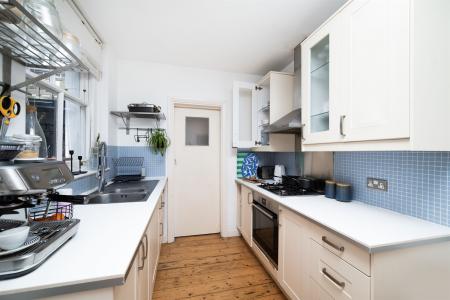 Kitchen (full view)