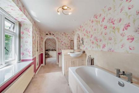 . En-suite Bathroom