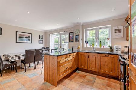 Kitchen / Breakfast Area