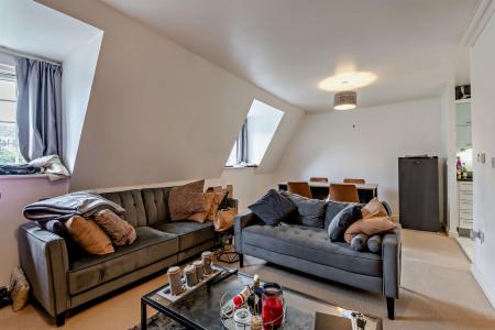 Sitting / Dining Area