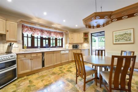 Kitchen/Breakfast Room