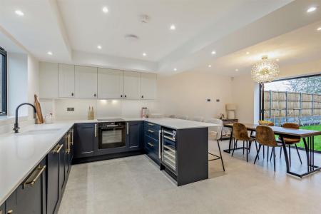 Kitchen / Dining Area