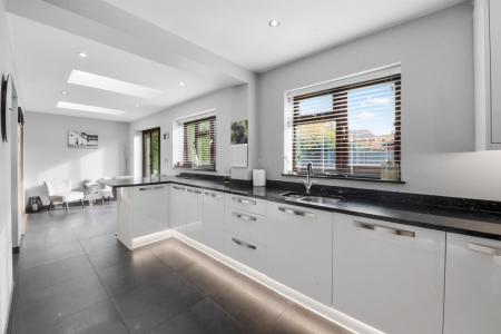 Kitchen / Breakfast Room