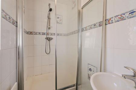 En-suite Shower