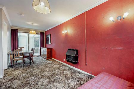 Sitting Room / Dining Area