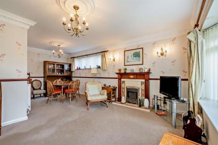 Sitting Room/Dining Room