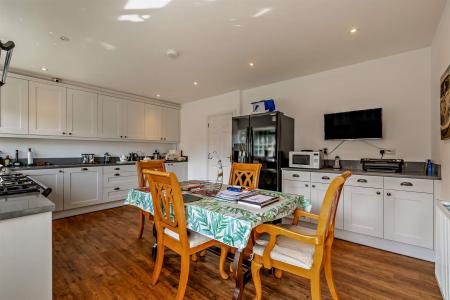 8680383-interior12-800.jpg