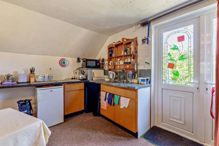 8680383-interior03-800.jpg