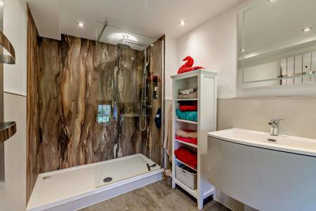 En-Suite to Principal Bedroom