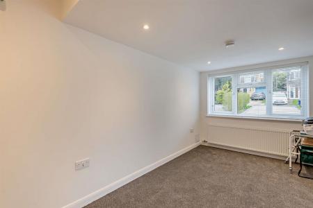Bedroom 2/Study