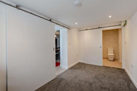 Bedroom 2/Study