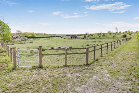 Gate to Smallholding