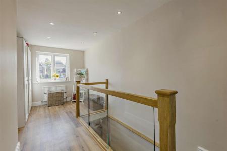 8690365-interior03-800.jpg