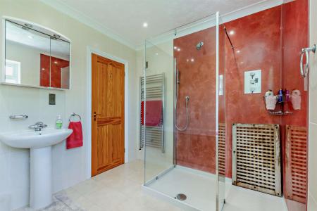 En-suite Bathroom