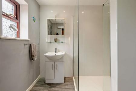En-suite Shower