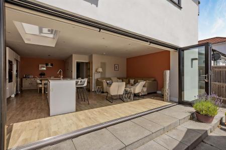 8698410-exterior15-800.jpg