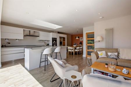 8698410-interior06-800.jpg