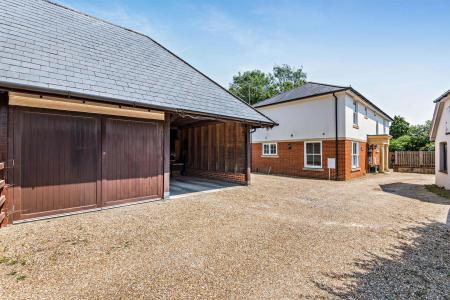 Garage & Carport