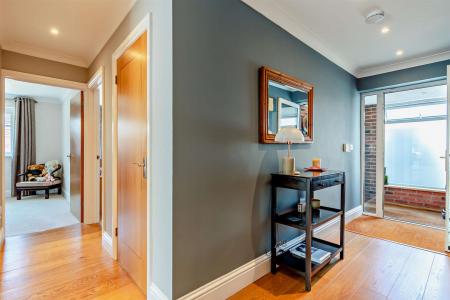 8700220-interior21-800.jpg